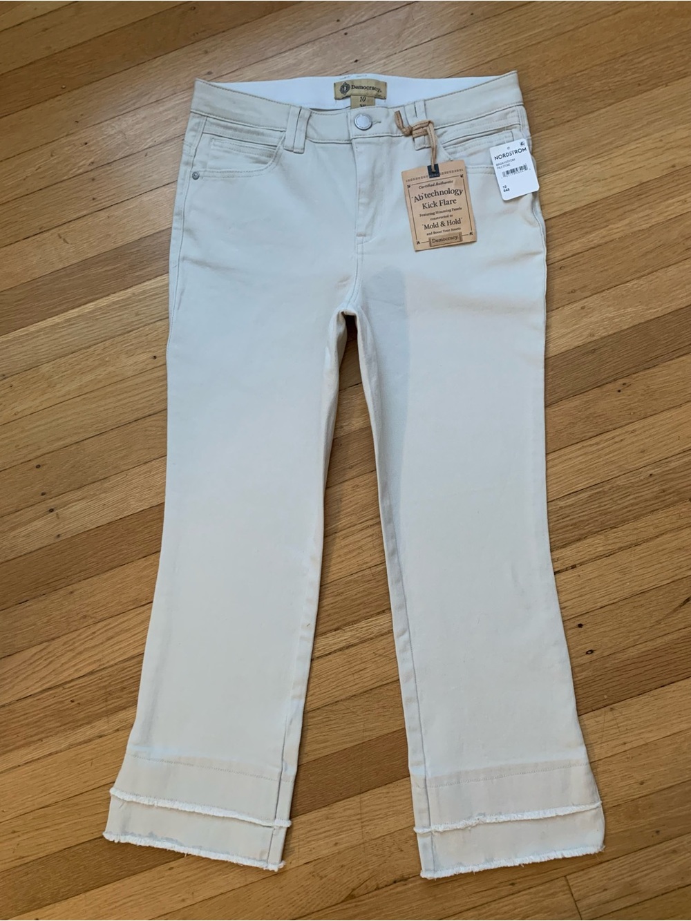 NWT DEMOCRACY “Ab” technology Kick Flare Ankle Crop Pale Stone Jeans Size 10